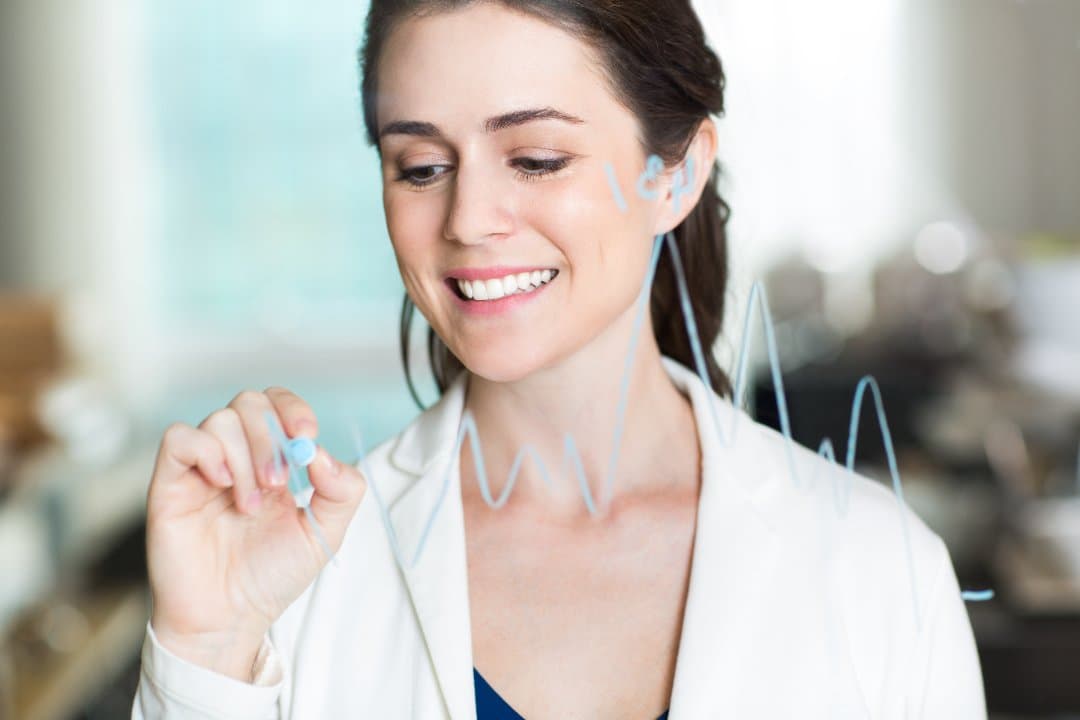 Protocol combinat de medicină regenerativă: polinucleotide, exozomi, microneedling și laser pentru rejuvenare naturală și durabilă la clinica Dr. Kurbe.